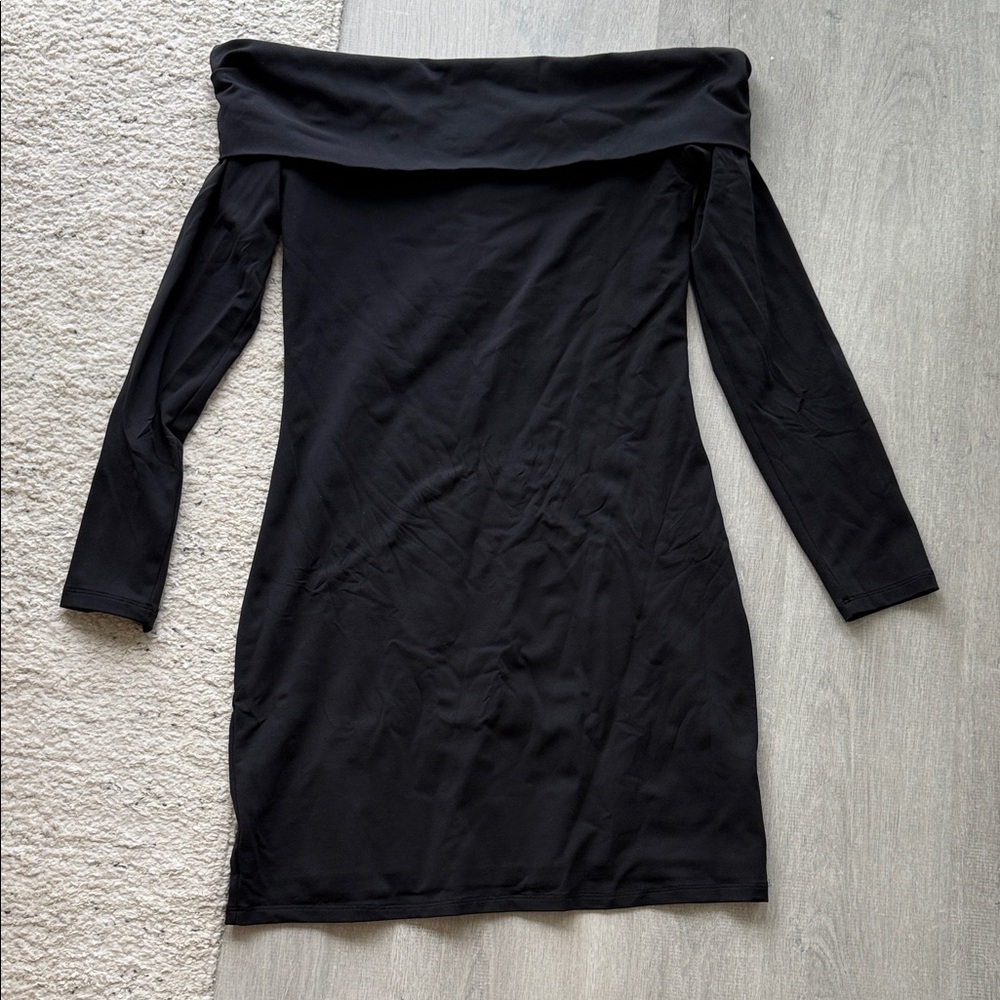 Aritzia Contour Castoro Off shoulder Dress